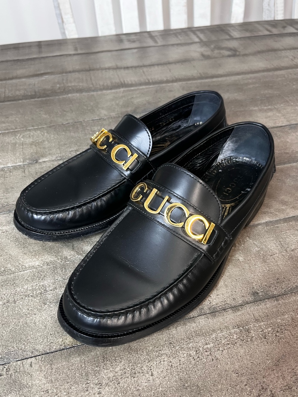 Gucci Cara Gold Logo Black Leather Men Loafers Shoes
Size 9